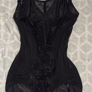 Elegant Black Lace shapewear